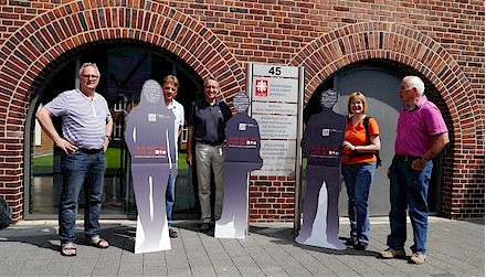 Die Fachgruppe IDA der Caritas in NRW mit drei Vertreter/innen der Aktion 'Stell mich an, nicht ab!' Die Fachgruppe IDA der Caritas in NRW mit drei Vertreter/innen der Aktion 'Stell mich an, nicht ab!'